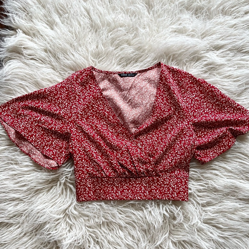 NWOT SHEIN Red Floral V-Neck Top Size M